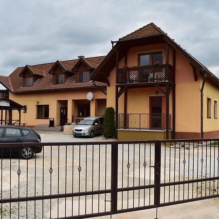 Penzion Zuzka Krasnohorska Dlha Luka Bagian luar foto